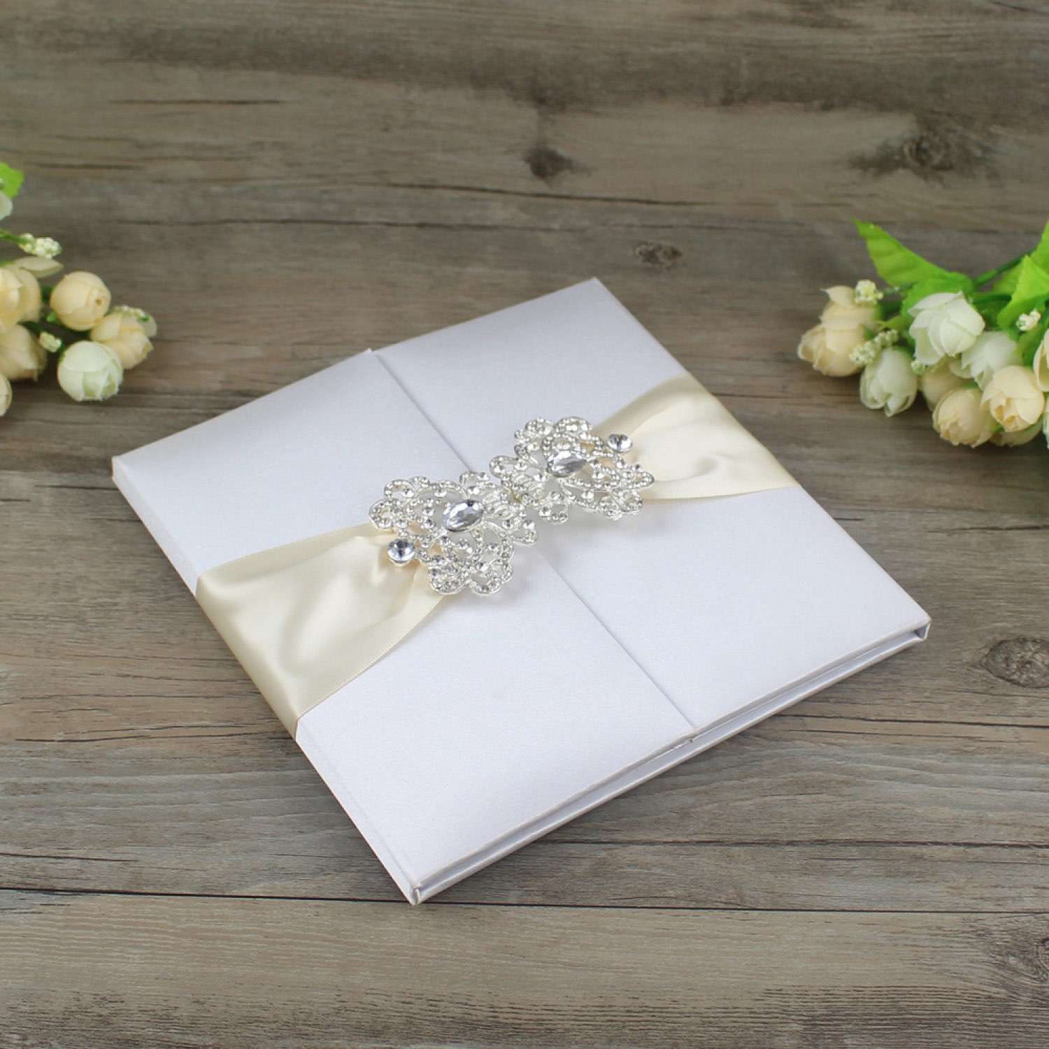 Hard Cover Invitation Card Elegant  Wedding Invitation with Delicate Buckle